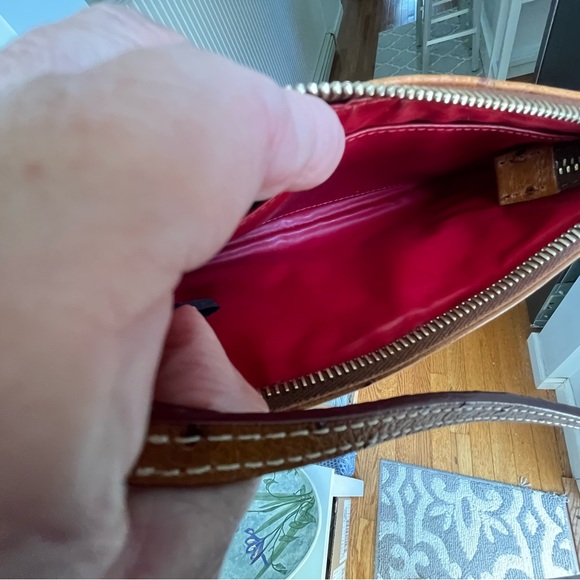Rare Dooney and Bourke pebble leather clutch with strap - Picture 3 of 5